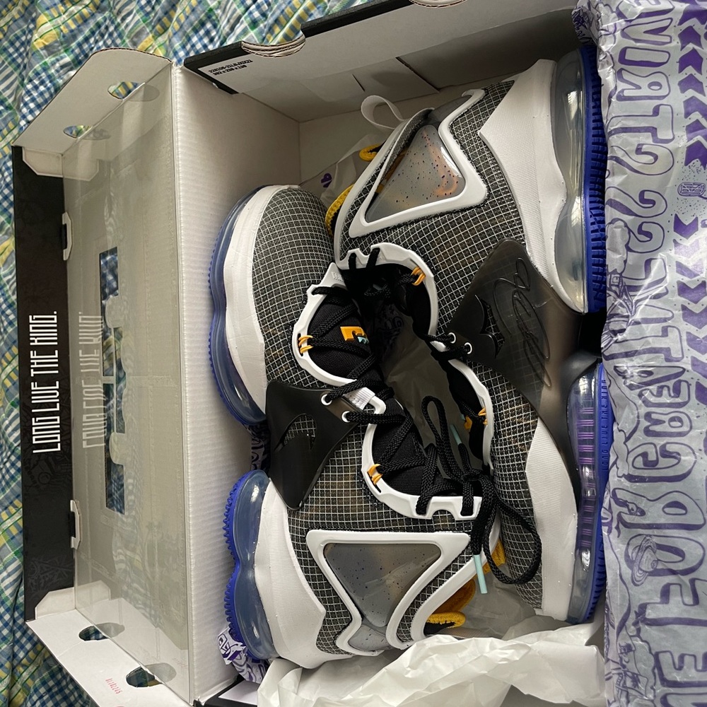 Lebron 19 Black/ Persian Violet/ White/ University Gold